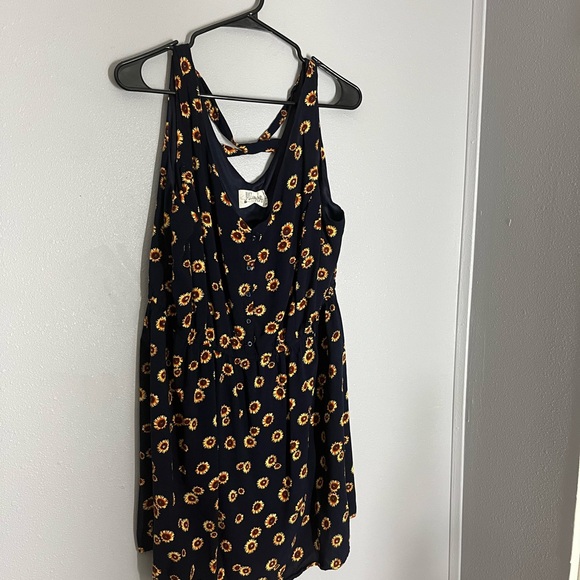 Just Found Dresses & Skirts - Floral Black Dress just found 2XL